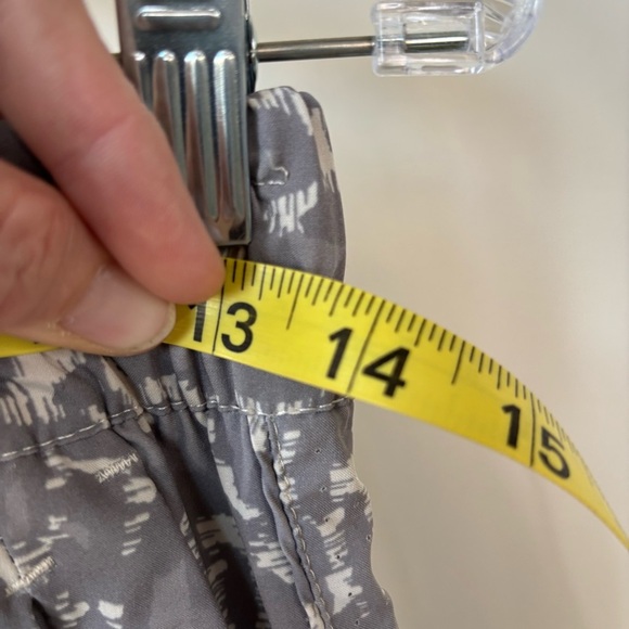 Vuori Light Gray Dash Short Size S - Picture 6 of 10